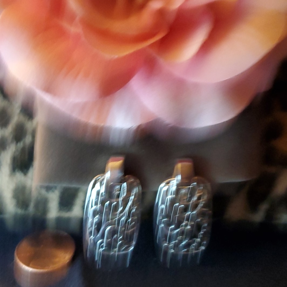 Jewelry - Picture 2 of 3